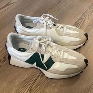 New Balance 327 Women's 'Nightwatch Green Crocodile' Suede Sneakers Sz 9